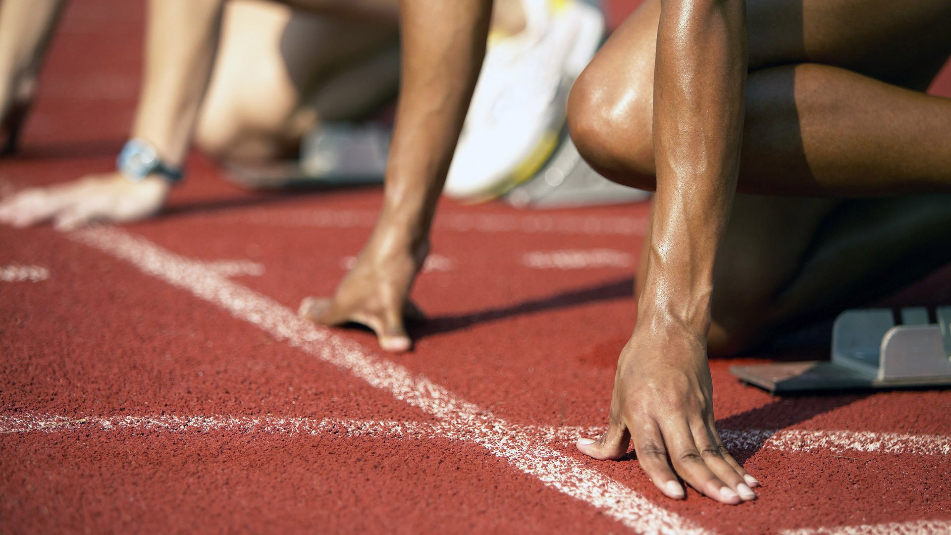 跨国举办的电竞盛会激发全球粉丝热情，国外电竞比赛